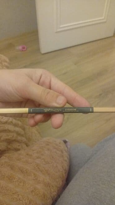 Bədənə qulluq: Qaşlar üçün qələm — 1