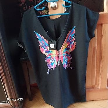 Qadın T-shirt/Tunika - Rəng: qara - Ön hissədə çoxrəngli kəpənək lalafo.az -da Qadın T-shirt/Tunika - Rəng: qara - Ön hissədə çoxrəngli kəpənək