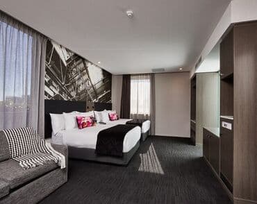 ulduz metrosu: Global Hotel Baku Ekonom 1 nəfərlik otaq - 35 Azn ekonom 2 nəfərlik — 1