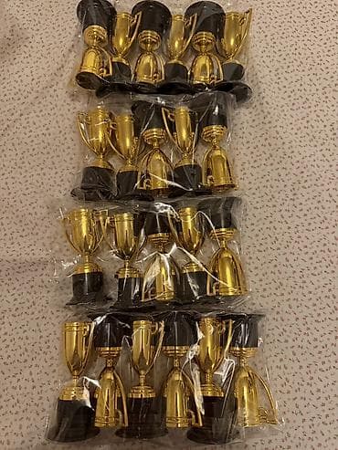22 dənə Mini qızılı kuboklar dəsti - Material: yüngül plastik, qızılı