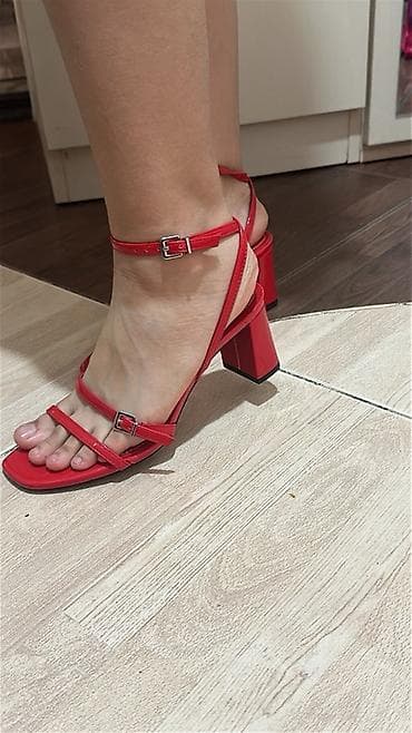 Qadın sandaleti – qırmızı, zərif və minimal dizayn Bershkadan 69 azn