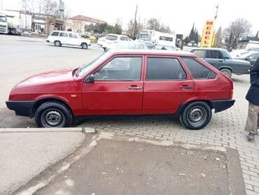 avtomobil salonu: Model: VAZ 2109 (Samara) – qırmızı rəng, 5 qapılı hetçbek — 6