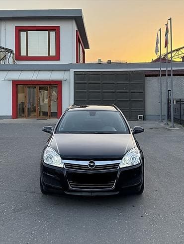 Opel Astra Caravan (Universal) – qara rəng Xüsusiyyətlər: - Korpus: 5
