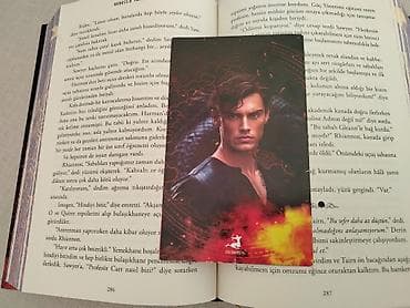 007 first light: Yeni işlenmemiş kitabdı. 670 sehifeden ibaretdi. Məhsul: Rebecca — 4
