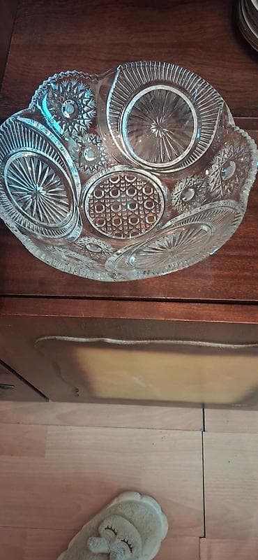 Kəsimli naxışlara malik şüşə meyvə/qəlyanaltı qabı. - Material