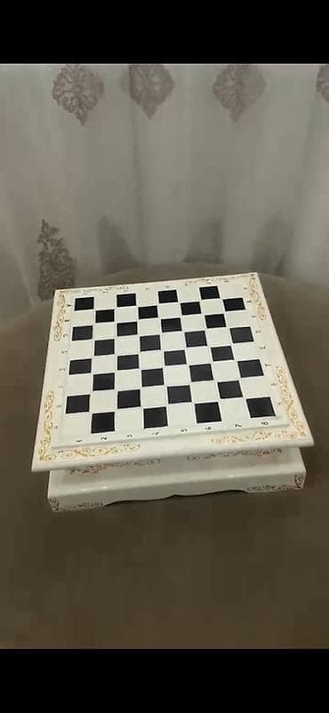 şahmat dəsti: Ağ rəngli taxta şahmat dəsti – sandıq formalı lövhə və figuralar - — 2
