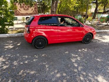 Motonəqliyyat: Volkswagen Polo hatchback, 3 qapılı, parlaq qırmızı rəng. Xarici: - — 9