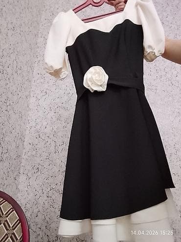 yeñ fason: İkirəngli qadın paltarı – qara-ağ - Üst hissə: ağ, kvadrat dekolteli — 2