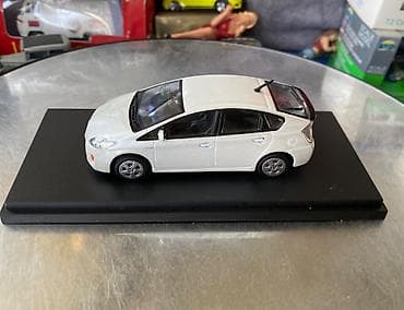 toyota aur: Toyota, 2009 il, 1:43, Dəmir, Ödənişli çatdırılma — 7