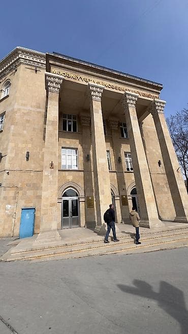 Kommersiya daşınmaz əmlakının satışı: Kiosklar icarəyə verilir Məkan: - Elmlər metrosu yaxınlığı, İncəsənət — 7