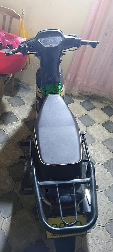 suktur: Salam moto qarajda yatib. amma pol abarotdu. kuryere surulmuyub — 4