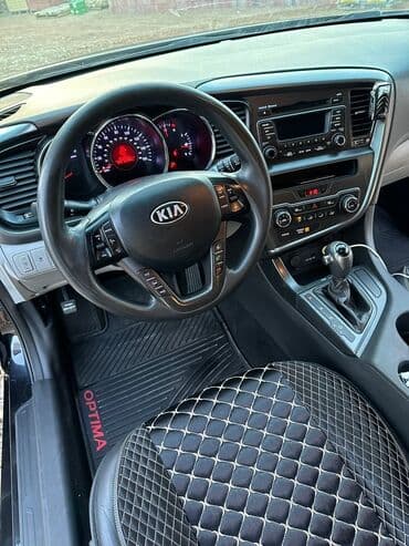 traktor altlıqlı qara qadın bosonojkaları: Kia Optima: 2.4 l | 2013 il Sedan — 4