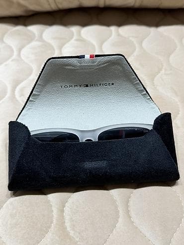 ackiler: Gün eynəyi, Tommy Hilfiger, İşlənmiş — 7