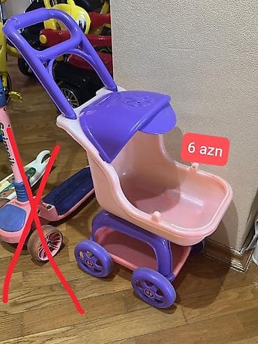 oyuncaq robot: Uşaq üçün oyuncaq kukla arabası. Çəhrayı və bənövşəyi rəng kombinində — 1