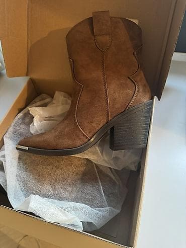 Qadın ayaqqabıları: Qadın kovboy üslubunda bot - Material: yumşaq süet üstlük - Rəng — 1