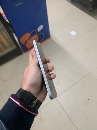 mi 12 t: Honor 400 Lite, rəng - Gümüşü, Barmaq izi — 6