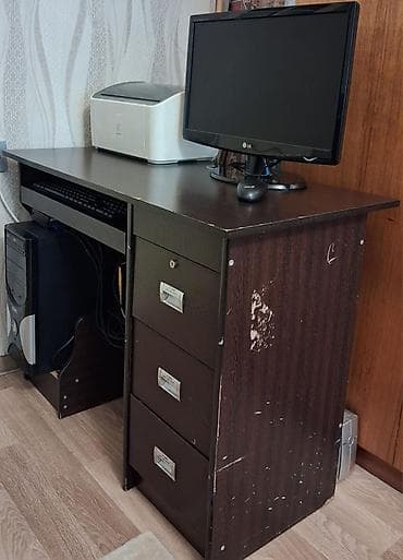 komputer setup: Kompüter masası, İşlənmiş, Açılmayan, MDF, Dördbucaq masa — 1