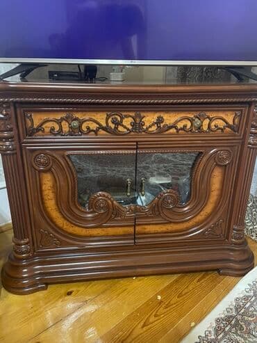 paltar asılqanı taxta: Düz TV altlığı, Polkalı, Taxtalı — 1