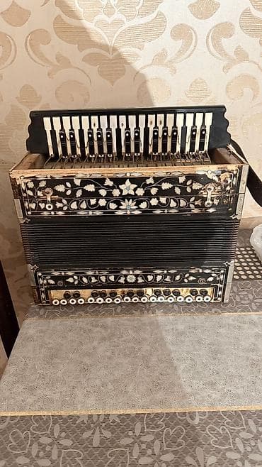 saat masaustu: Akustik Akkordeon, İşlənmiş, Ünvandan götürmə — 4