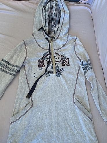S razmer ev geyimi
Hoodie tipli uzun tunika/sviter-kleid lalafo.az -da S razmer ev geyimi
Hoodie tipli uzun tunika/sviter-kleid
