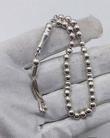 versage sep: 925 gümüş təsbeh.33 dənəli.Zənciri gümüşdür.Çəki 16 qr.Uzunlugu 18 — 2