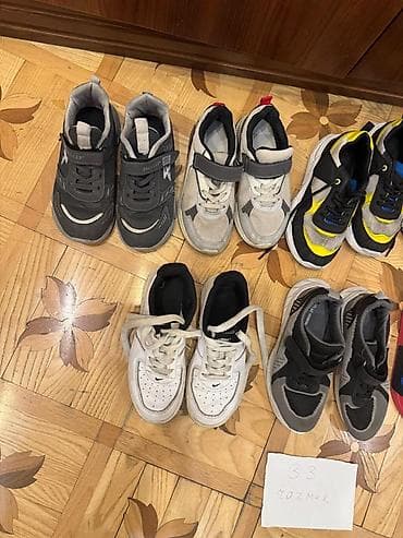 idman destleri: Uşaq ayaqqabıları dəsti – 33 ölçü Bir neçə cüt idman ayaqqabısı və — 5