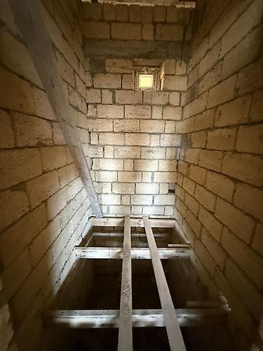 bileceri evleri: Satış üçün: daşdan tikilmiş 1 mərtəbəli həyət evi (yarımçıq tikili) — 8