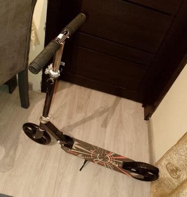 Çaydanlar: Uşaq skuterı – 5–15 yaş arası üçün Xüsusiyyətlər: - Tənzimlənən sükan — 1