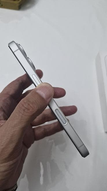 iphone 5 's: IPhone 17, 256 GB, Ağ, Barmaq izi, Simsiz şarj, Face ID — 5