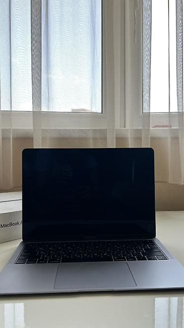 korpuslar: Apple MacBook Air (Space Gray) – 13" seriyası Xüsusiyyətlər: - 13.3" — 4