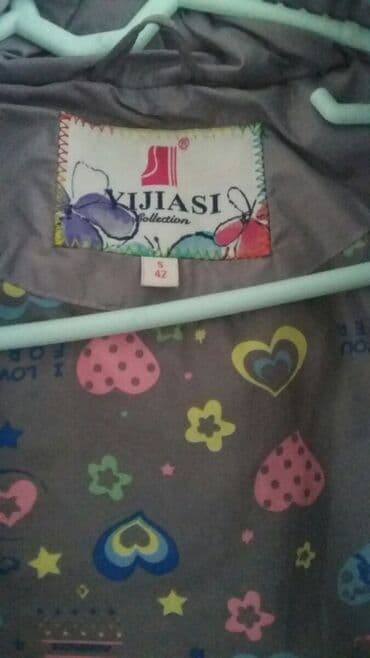 qadın gödəkçə: Eynime balaca oldugu ucun satiram .Razmeri S. 42.Rengi acig — 4