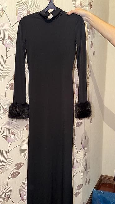 Bershka Qara uzun don.89m alinib.Xs S razmere gedir. - Model: bədənə