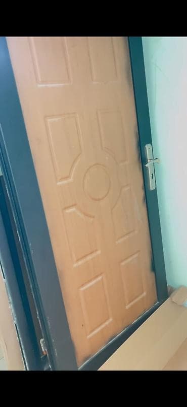 demir su çeni: Islenmis qapidir. Yaxsi veziyyetdedir, kilit ustundedir — 5