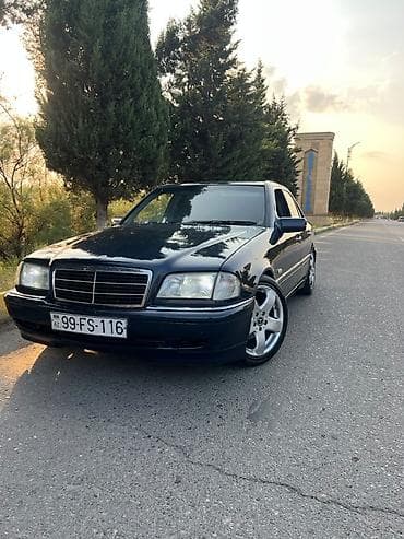 mini mercedes: Mercedes-Benz C-Class: 2.2 l | 2000 il Sedan — 2