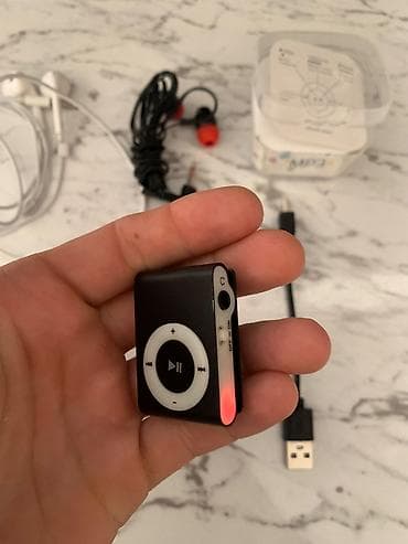 ipod classic: Mp3 player sadece 3 gun istifade olunub. Qutusu, nalusniki, adaptir — 1