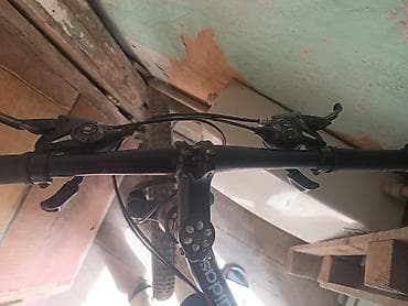 Dağ velosipedi üçün idarəetmə - Geniş düz sükan: sabitlik və