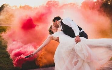 hisə verilmiş quyruq: 🌈Rəngli Tüstülər. 🧨Fitilini yandırdıqda tüstüləyir. 🥰Ad günlərini özəl — 2