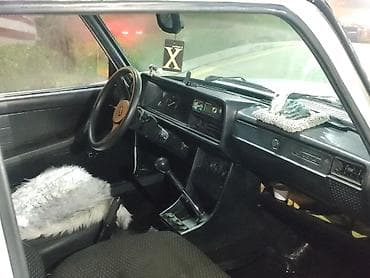 disk r19: VAZ 2107, ağ rəng, 4 qapı, sedan kuzov. Xüsusiyyətlər: - Arxa — 7