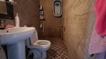 7 ve 8 mkr satilan evler: 3 otaq 1 zal. giriş kalidor, ve hamam tualet . heyetdede ayrica tualet — 10