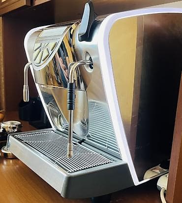 Qəhvə maşını Nuova simonelli, Yarımavtomat, Su qabı ilə, İşlənmiş — 6