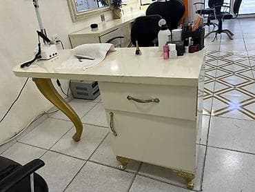salon pastavkasi: Salon mebelləri 500 Aznə satılır. 2 güzgü,3 skaf, 2 manikur masası — 6