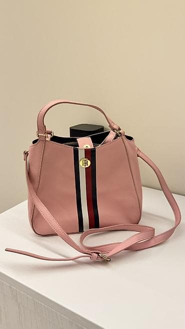 Çiyin çantası, Tommy Hilfiger