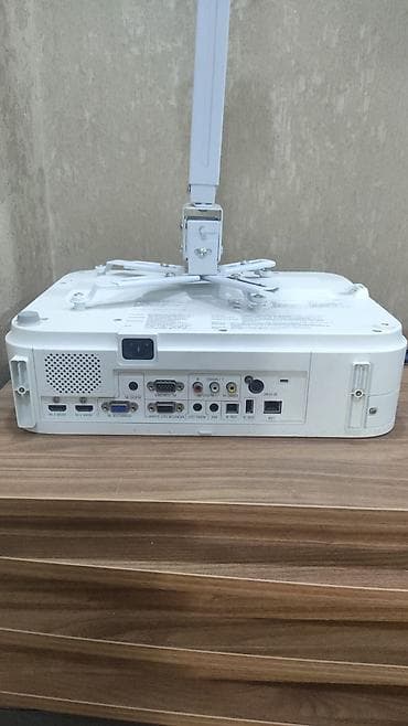 Proyektor NEC — 1