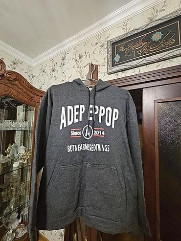 alt paltarları: 4 eded Kapüşonlu və sweatshirt dəsti birlikde 14 man. elmler — 2