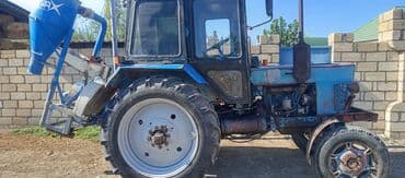 təkər traktor: Belarus MTZ tipli traktor - Korpus: kabinəli, mavi-qara rəng sxemi — 9
