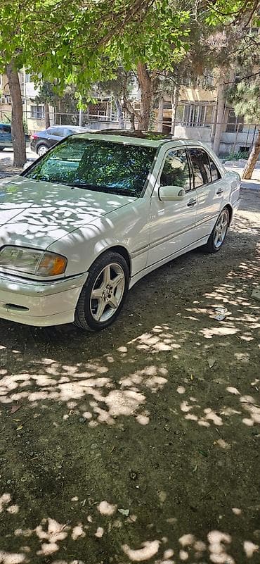 qizdirci: Mercedes-Benz 230: 2.3 l | 1999 il Sedan — 1
