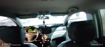 on şuşə: Hyundai Accent sedan – gümüşü rəng Xarici: - 4 qapılı sedan kuzov - — 4