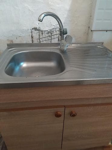 Mətbəx moydadırı ilə birlikdə paslanmayan poladdan bir gözlü sink və