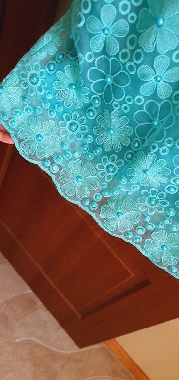 40 razmer: Ustunde 40 yazilsada 38 razmere gedir. Astarladir. cemi 2 defe — 4