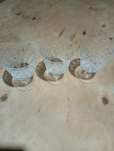 suse qab: Şüşə məmulatlar dəsti - Kəsimli naxışlı şüşə vaza: Ağız hissəsi lalə — 7